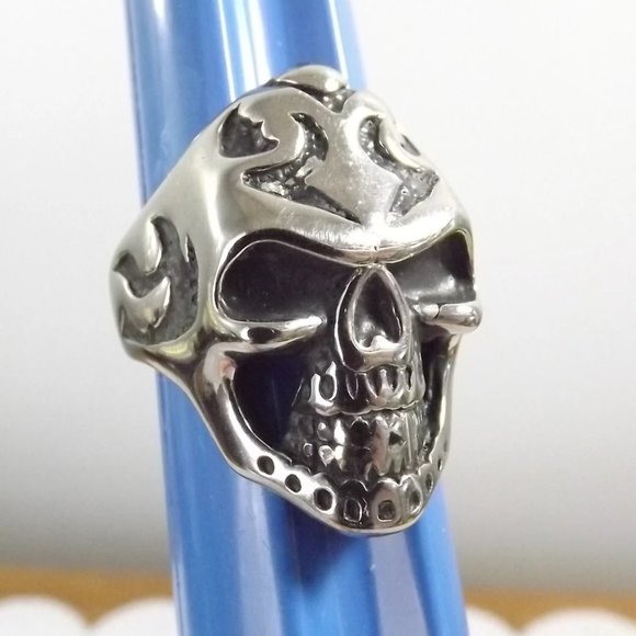 Vintage NOS Stainless Steel Tribal Design Human Skull Ring, Size 10 - Picture 9 of 9
